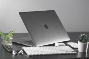 apple risarcisce i possessori di macbook