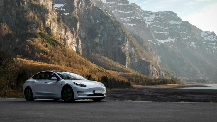 arriva il robotaxi di tesla